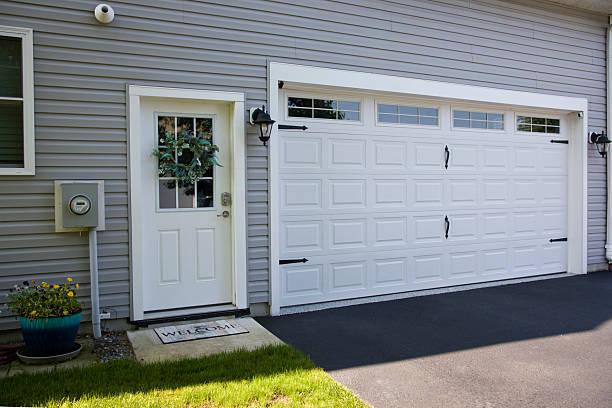24/7 Emergency Garage Door Panel Replacement experts in Belmont, WI